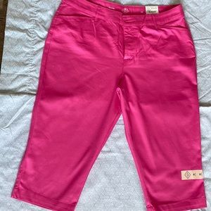 St Johnson Bay Capri shorts, size 18 pink